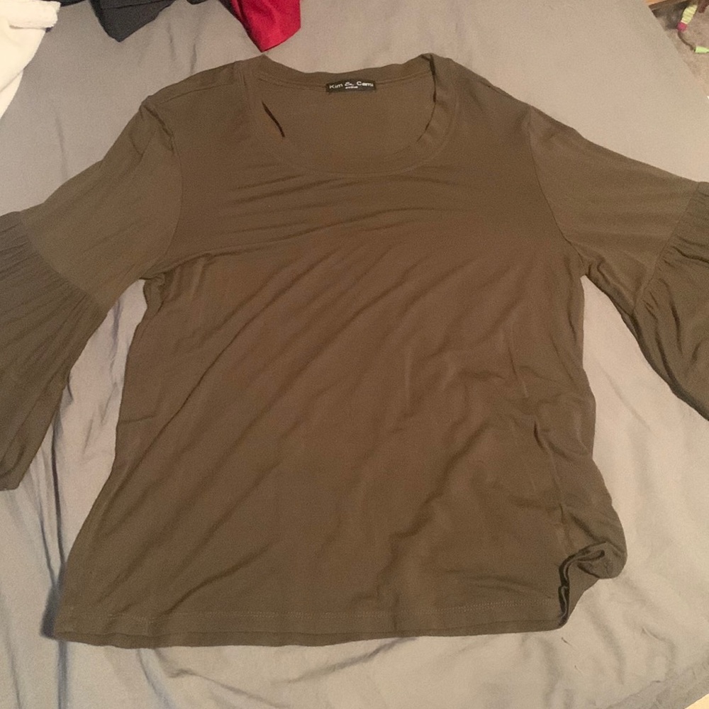 Green flare sleeve top